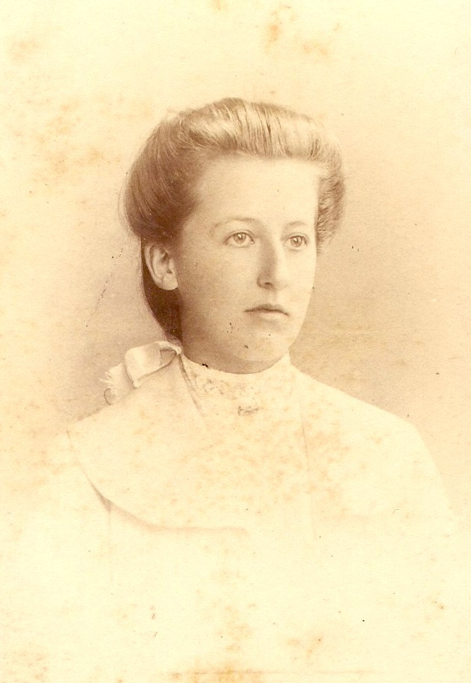 Photo of Dorothy Deighton